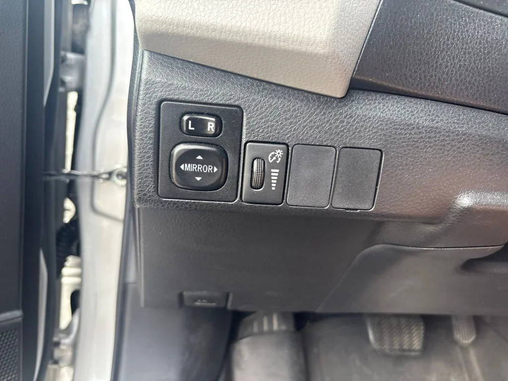 Used 2016 Silver Toyota LE image 13