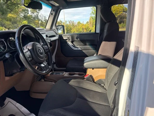 Used 2018 White Jeep Unlimited Sahara image 15