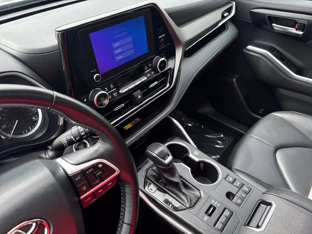 Used 2025 Silver Toyota XLE image 23