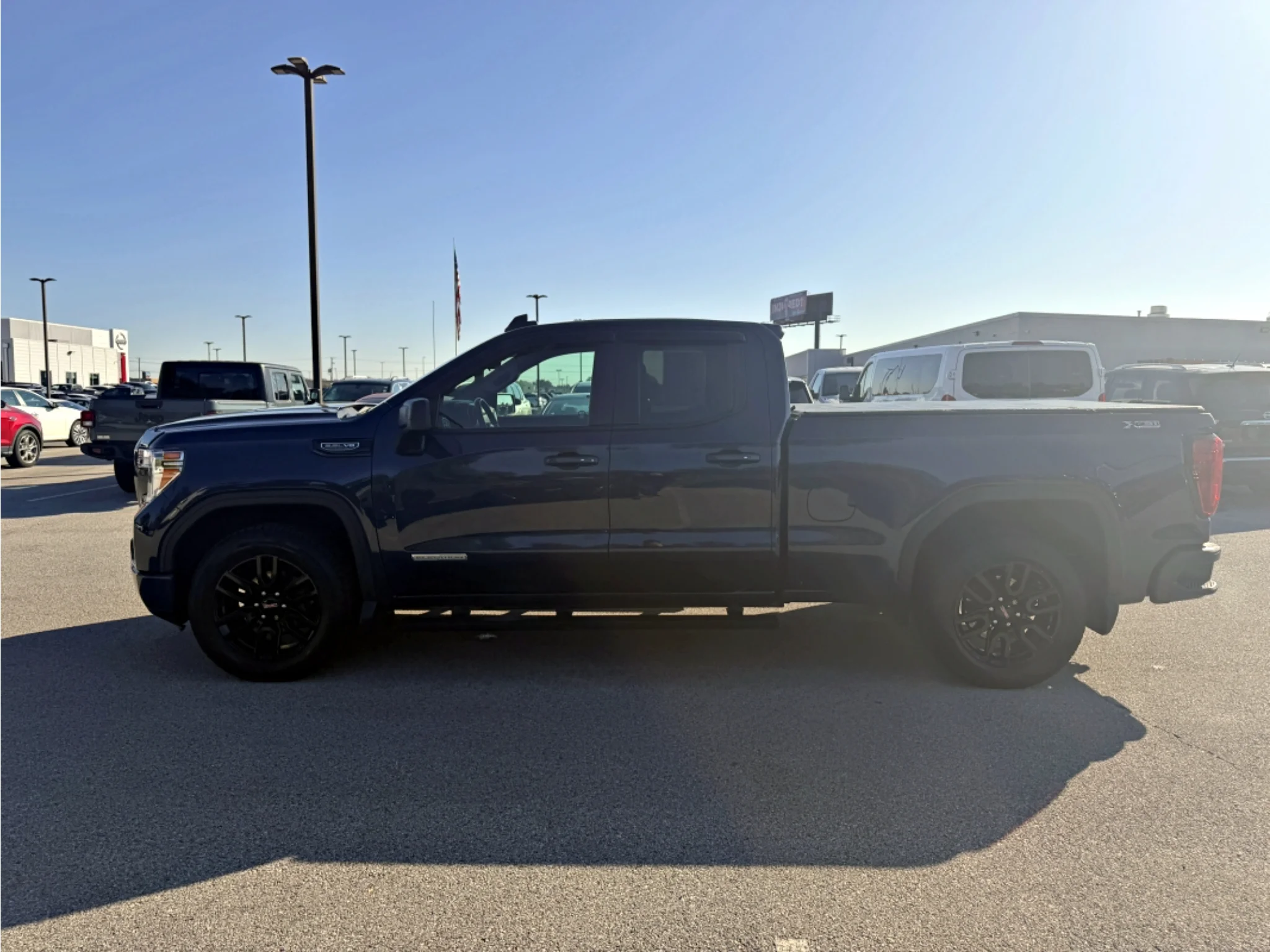 Used 2022 Pacific Blue Metallic GMC Elevation image 20