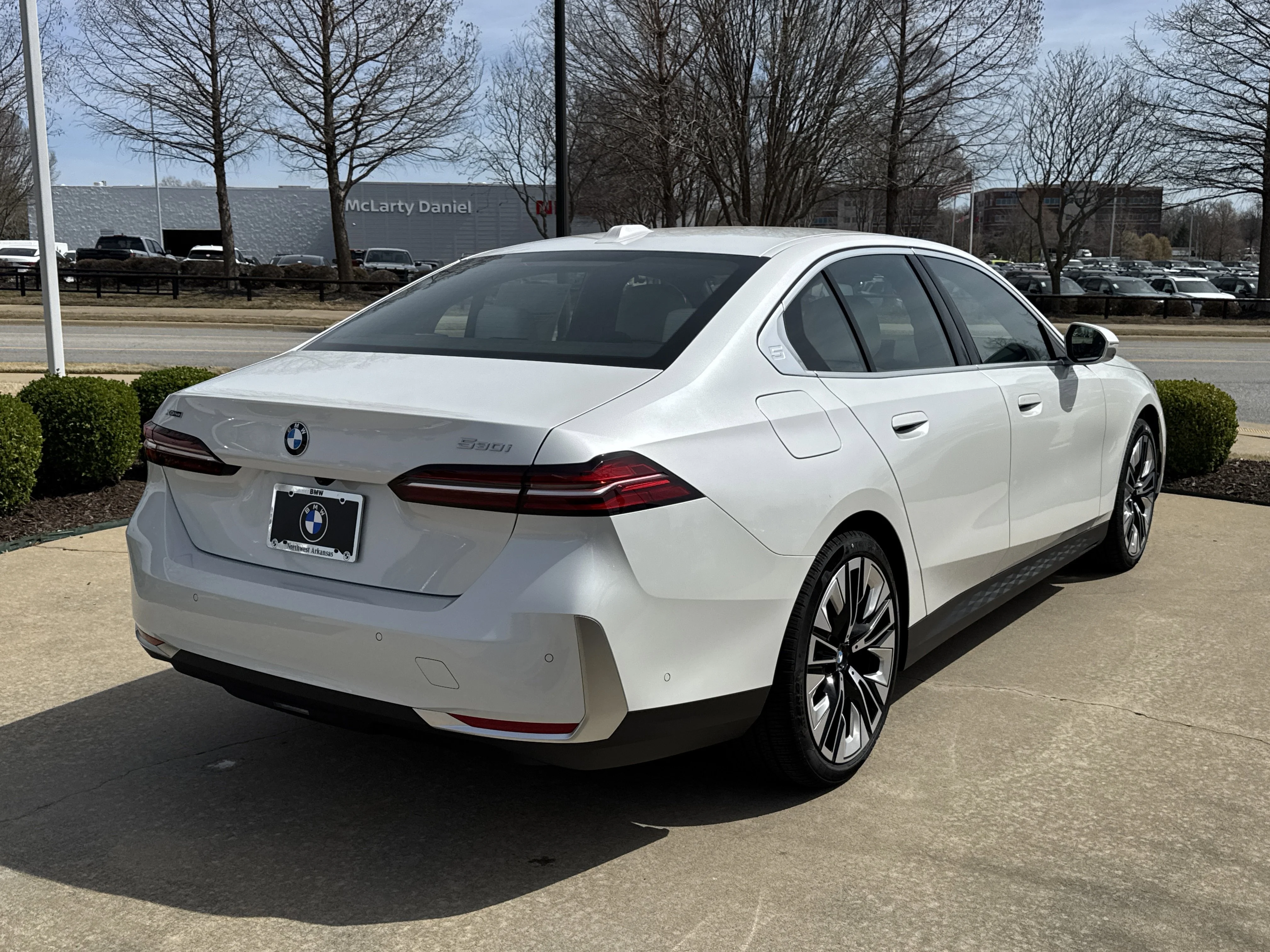 New 2026 MINERAL WHITE BMW 530i xDrive image 5