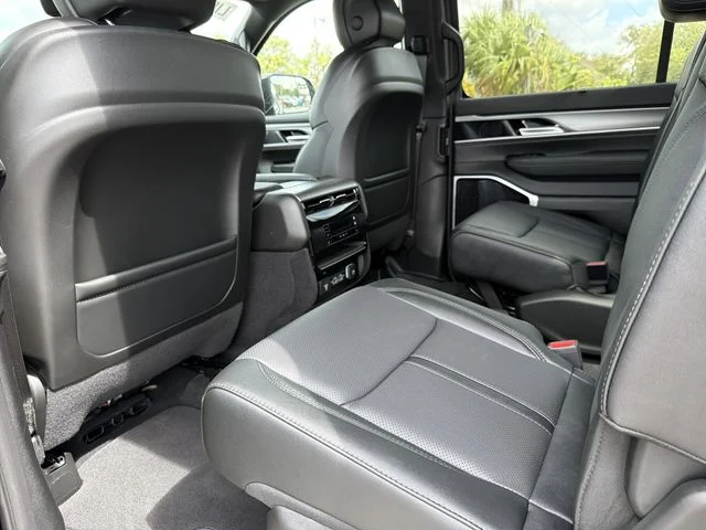 New 2026 High Gloss Black Exterior Paint Jeep Limited Reserve image 16
