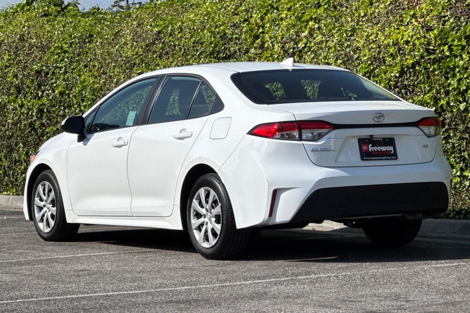2025 Toyota Corolla LE photo 5