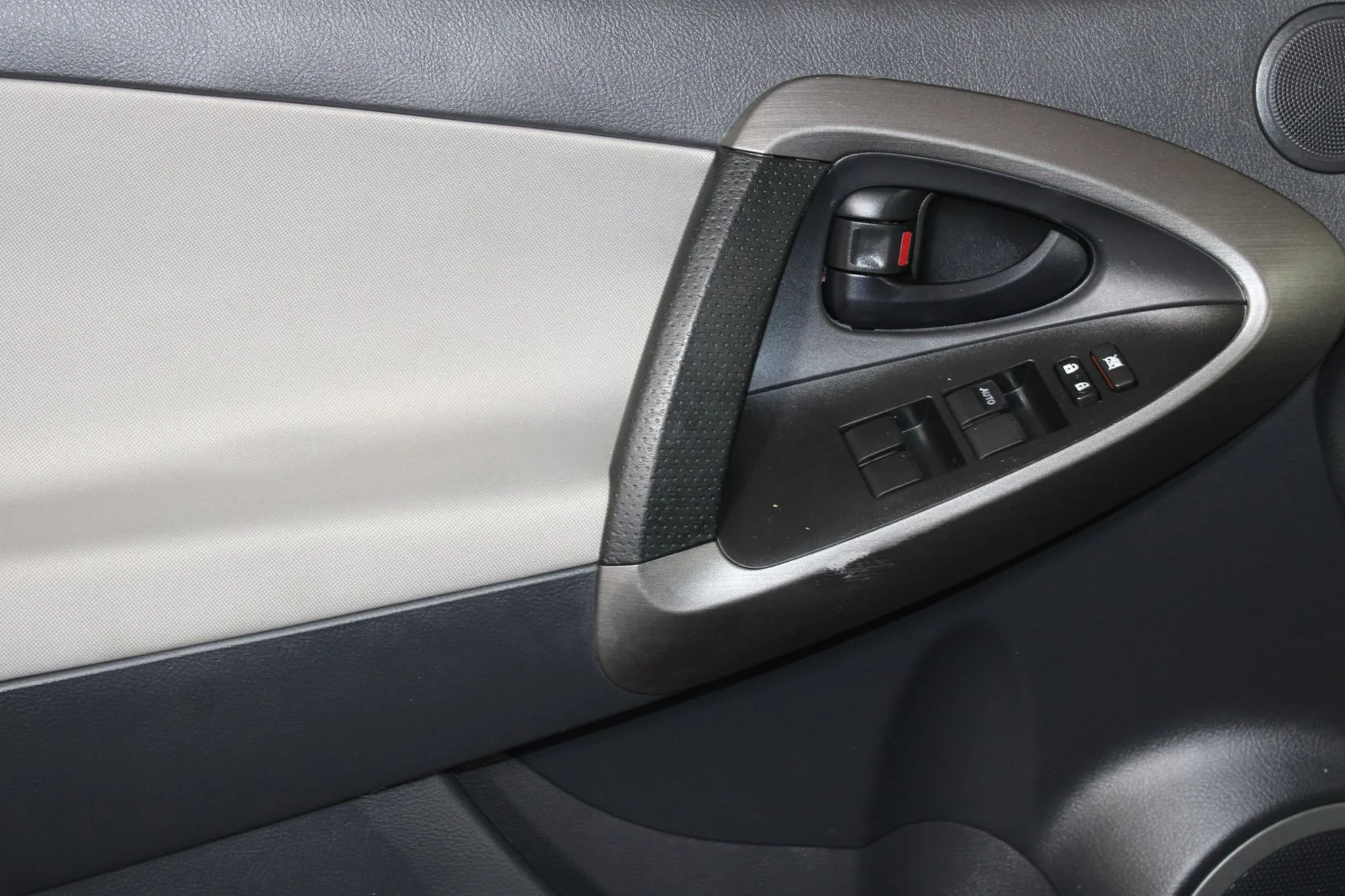 Used 2012 Red Toyota Base image 23