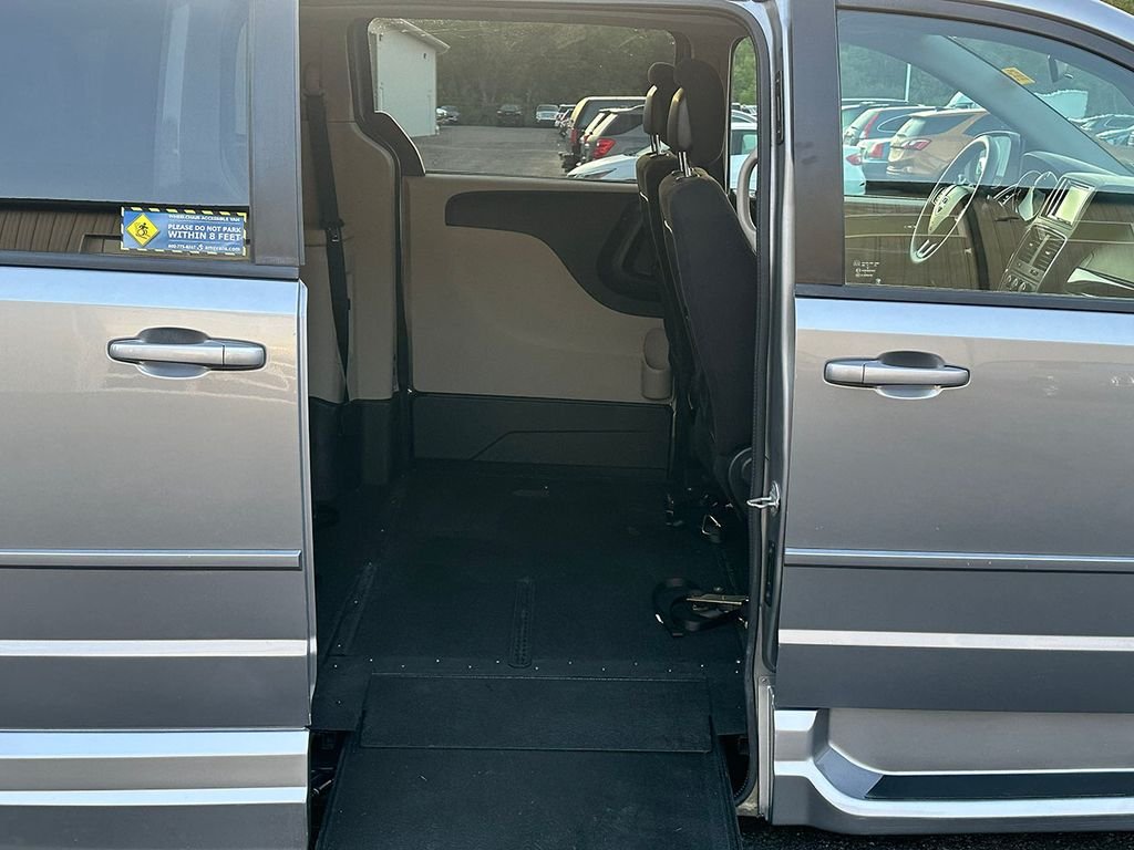 Used 2014 Silver Dodge Wheelchair Accessible- SXT image 26