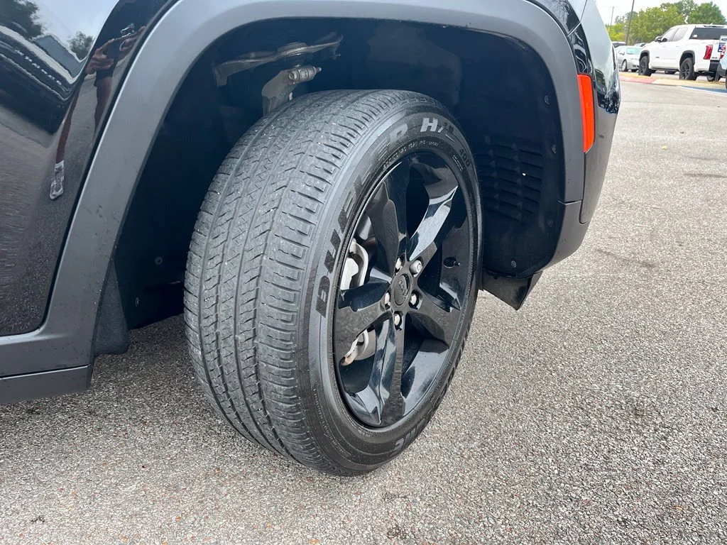 Used 2025 Black Jeep Altitude X image 9