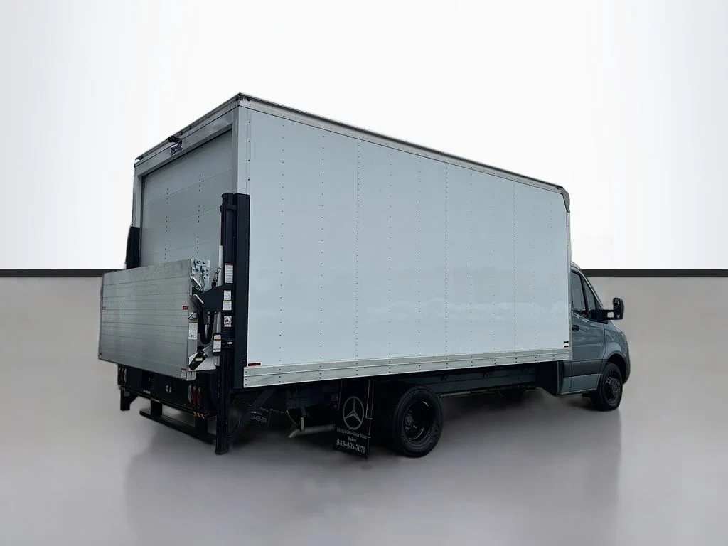 Used 2024 Blue Mercedes-Benz BOX TRUCK image 3