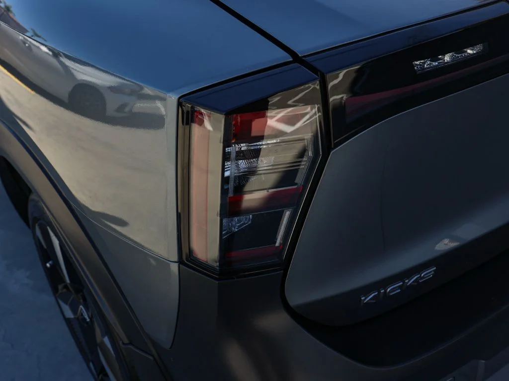 Used 2025 Gray Nissan SR image 6