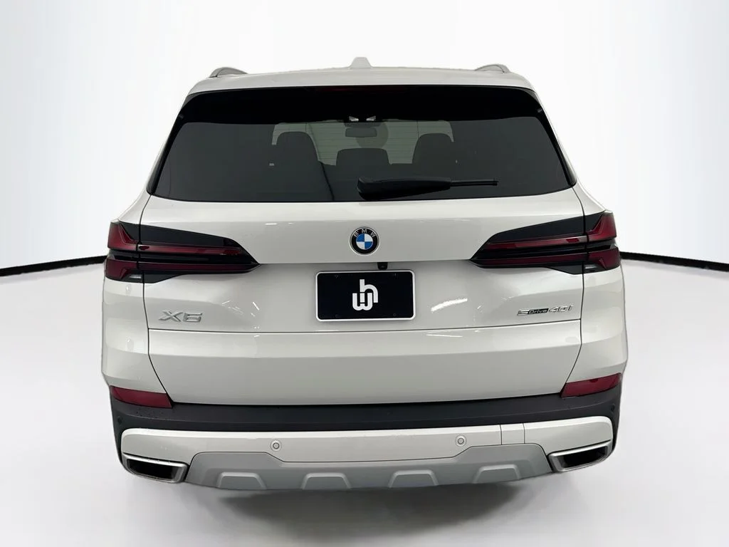 Used 2025 White BMW sDrive40i image 6