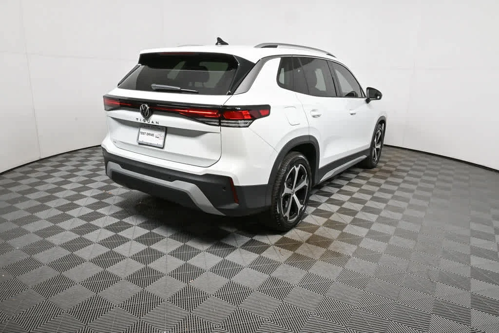 New 2026 Pure White Volkswagen SE image 23