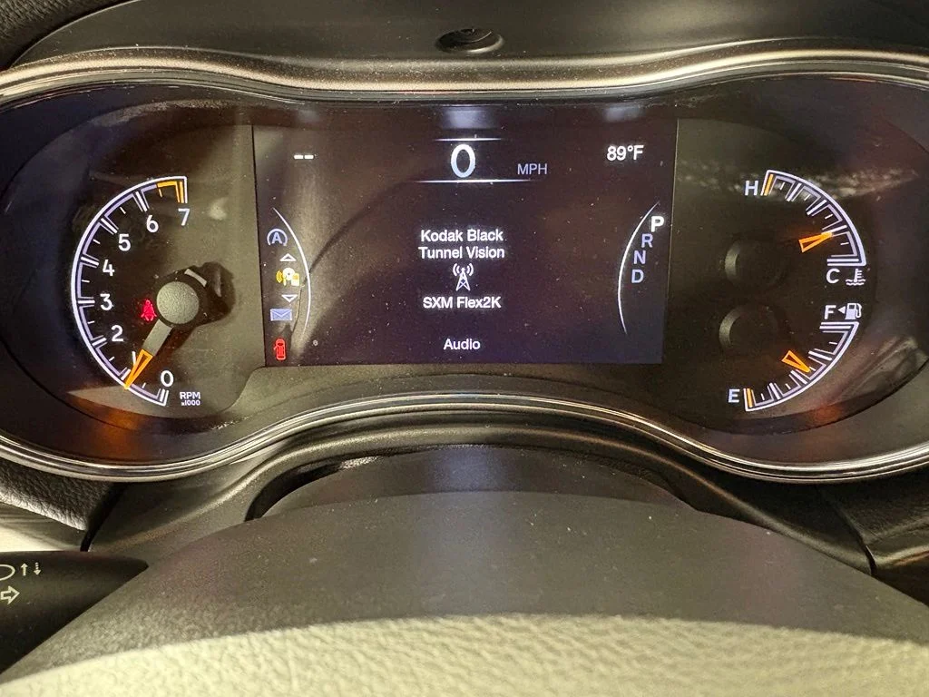 Used 2019 Black Jeep Laredo image 31