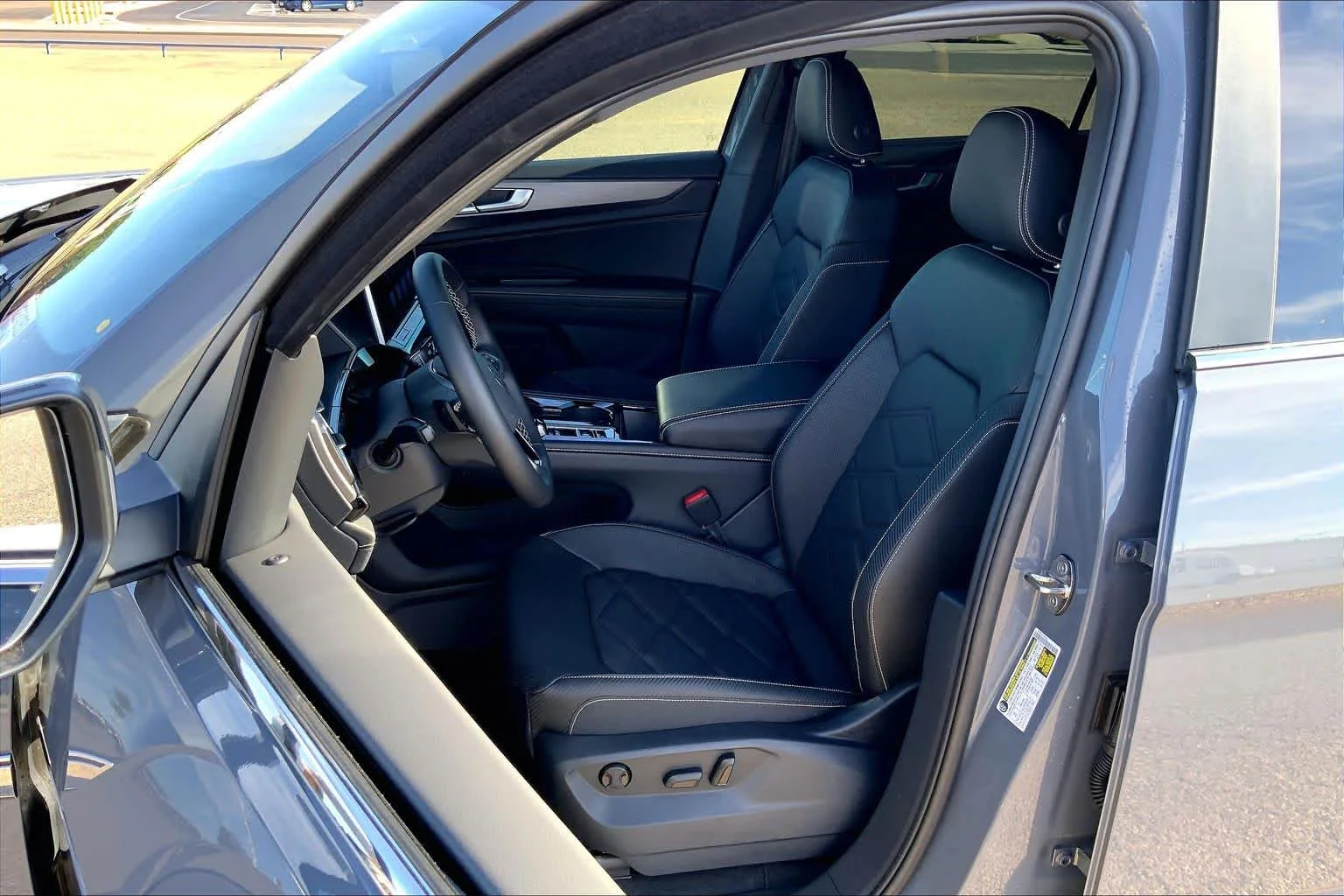 New 2026 Pure Gray Volkswagen 2.0T SE w/Technology image 9