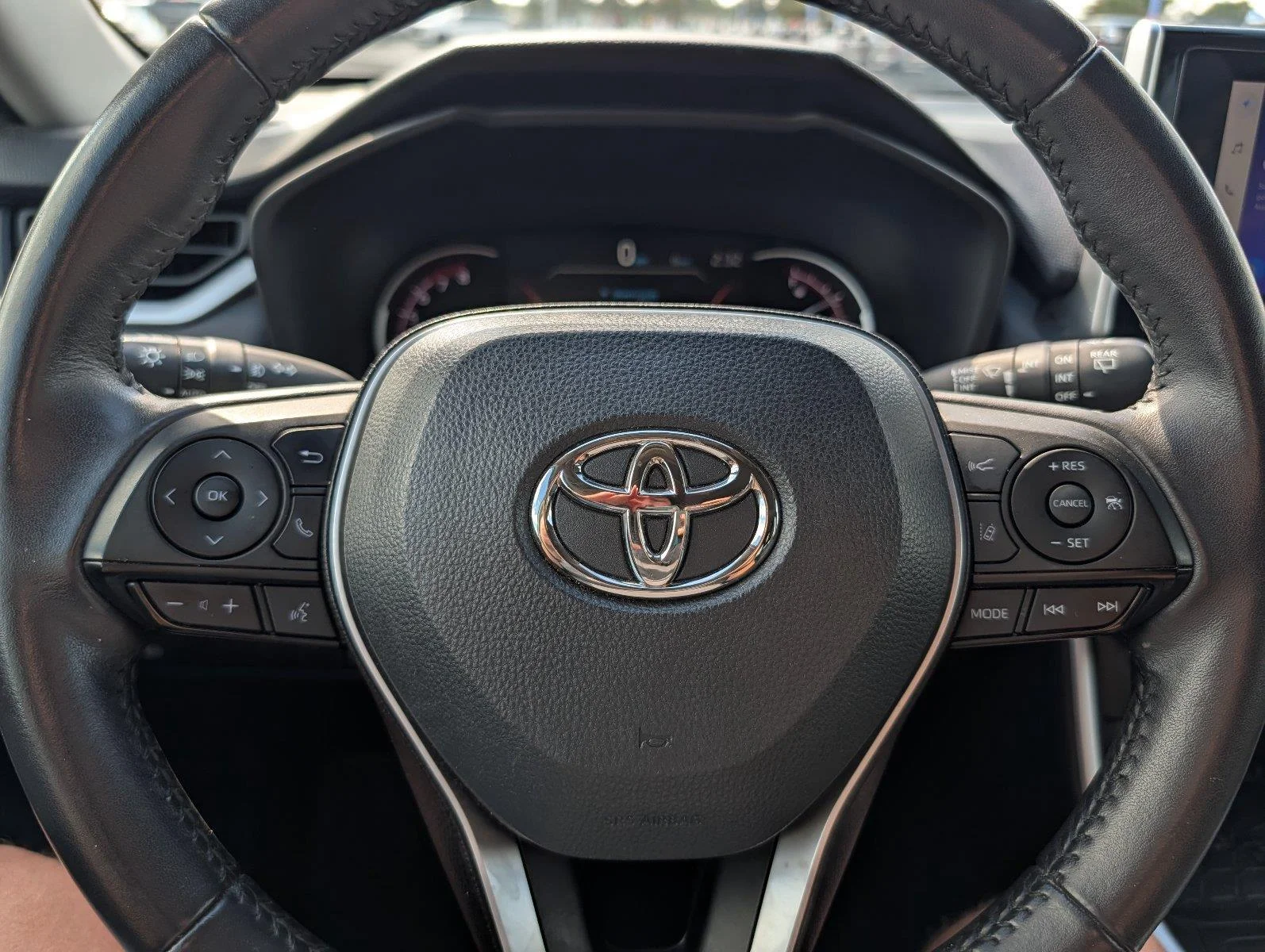 Used 2023 Lunar Rock Toyota XLE Premium image 23