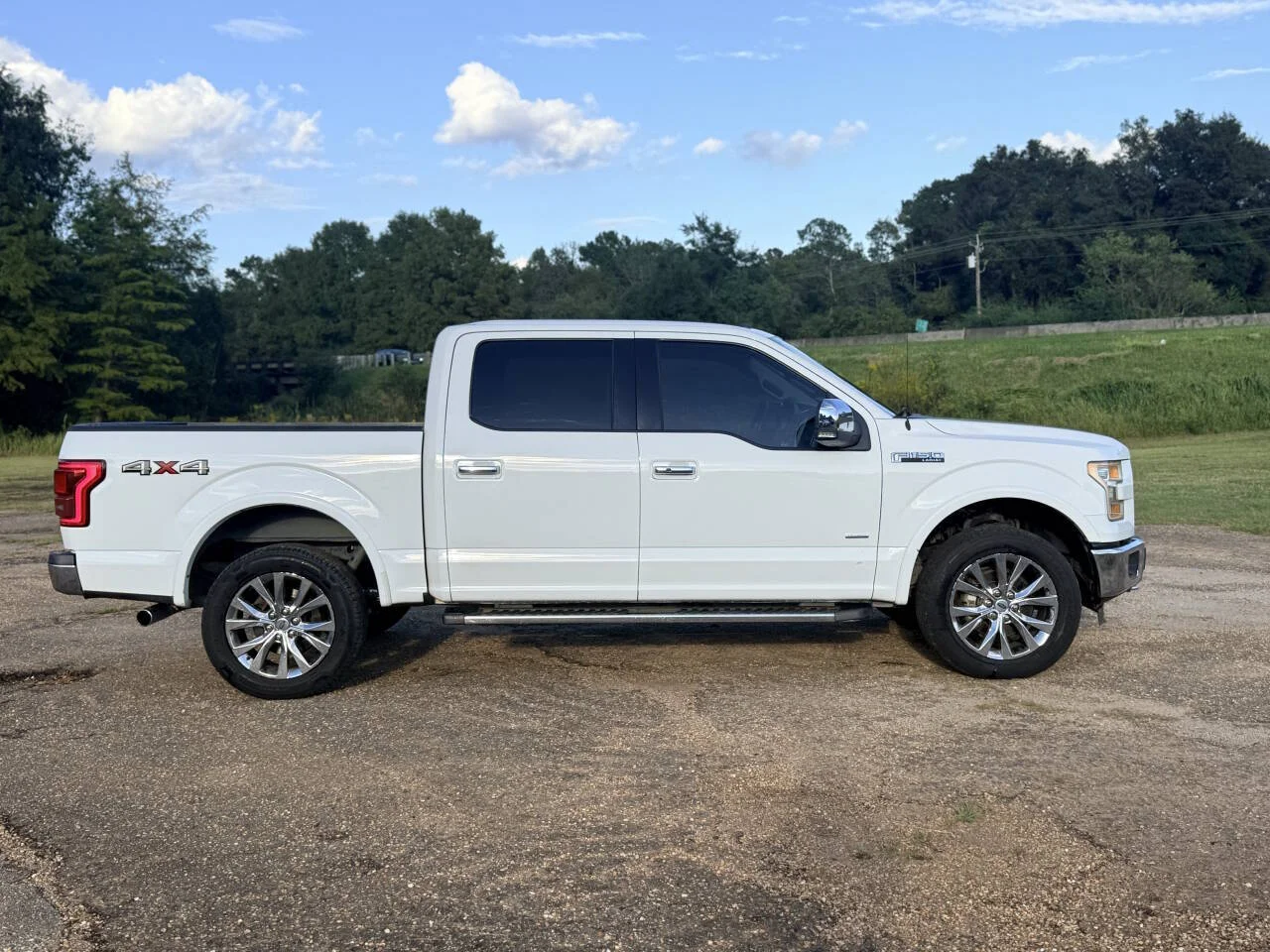 Used 2016 White Ford Lariat 4x4 4dr SuperCrew 5.5 ft. SB image 6