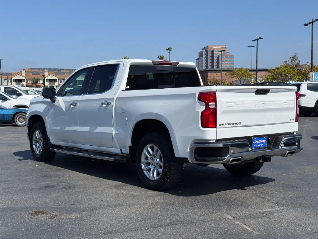 Used 2025 Summit White Chevrolet LTZ image 9