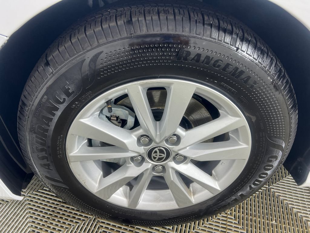 2025 Toyota Camry LE - Photo 11