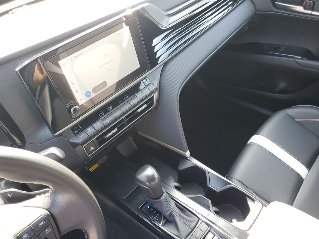 Used 2025  Toyota SE image 18