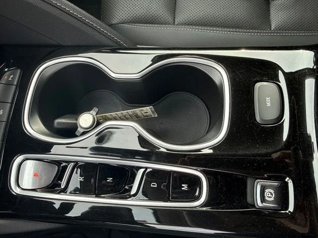 Used 2021 Summit White Buick Essence image 33