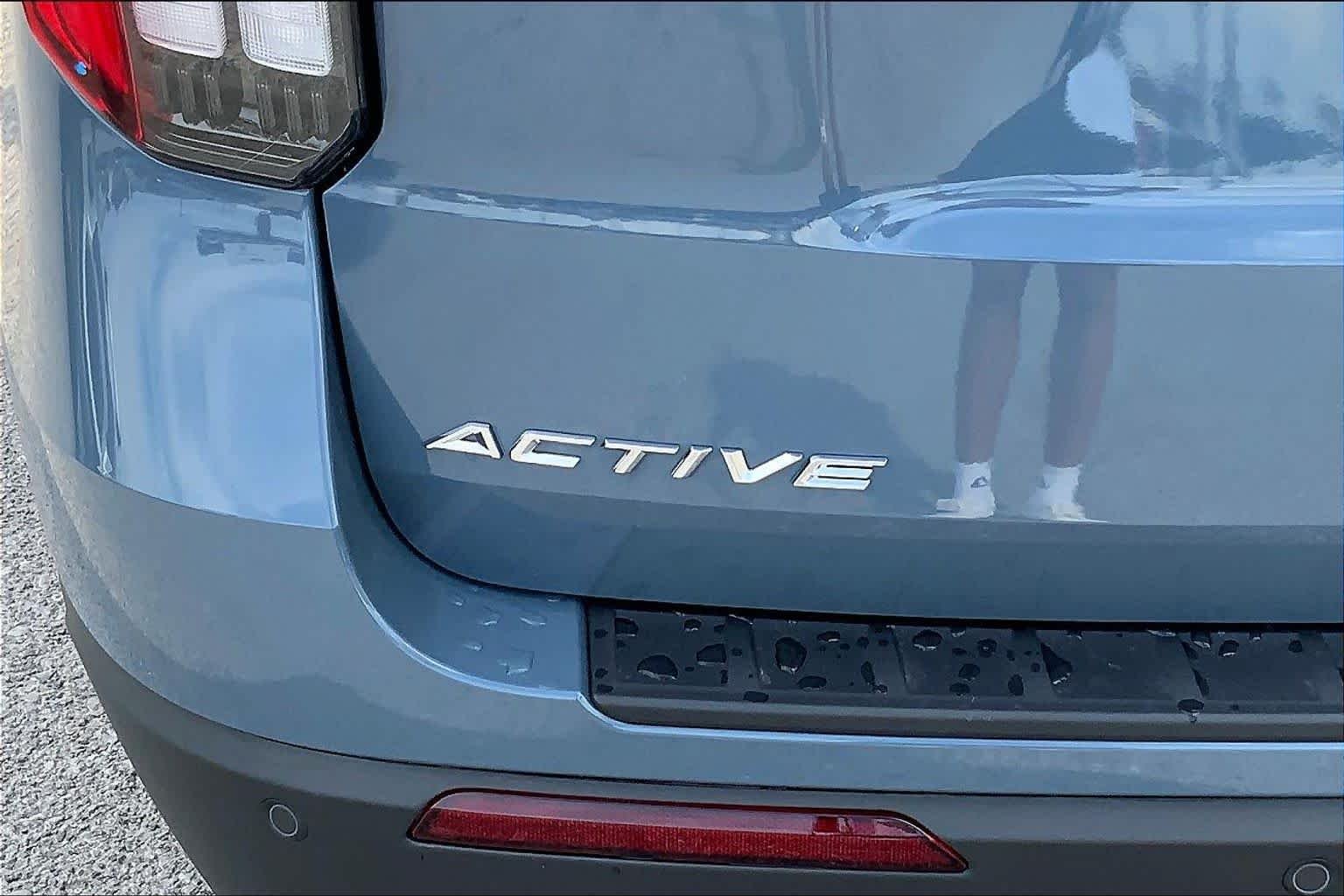 Used 2025 Vapor Blue Ford Active image 10
