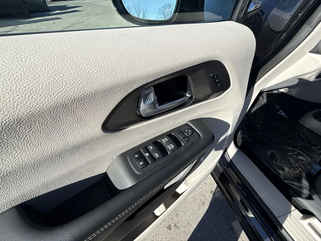 Used 2024 Black Chrysler Touring L image 13