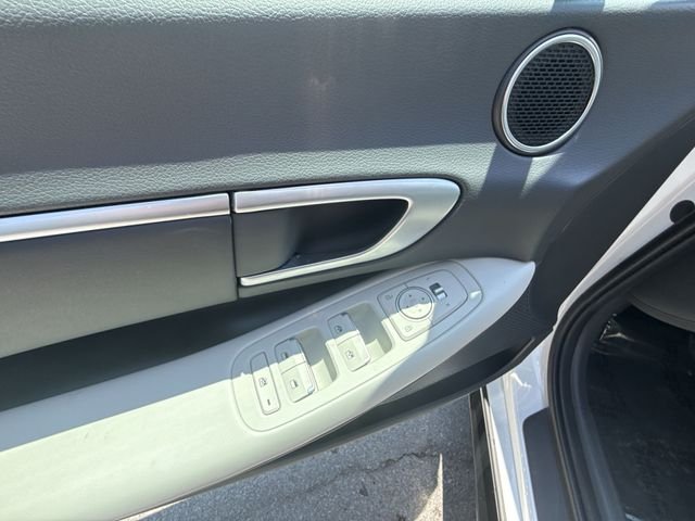 Used 2024 White Hyundai SEL image 13