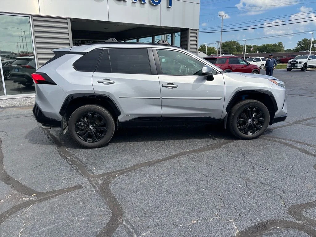 Used 2022 Silver Toyota SE image 4