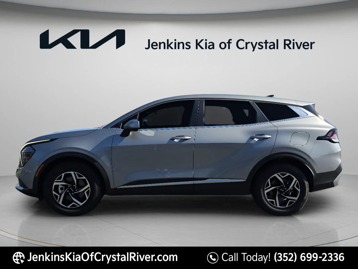 Used 2025 Steel Gray Kia LX image 9