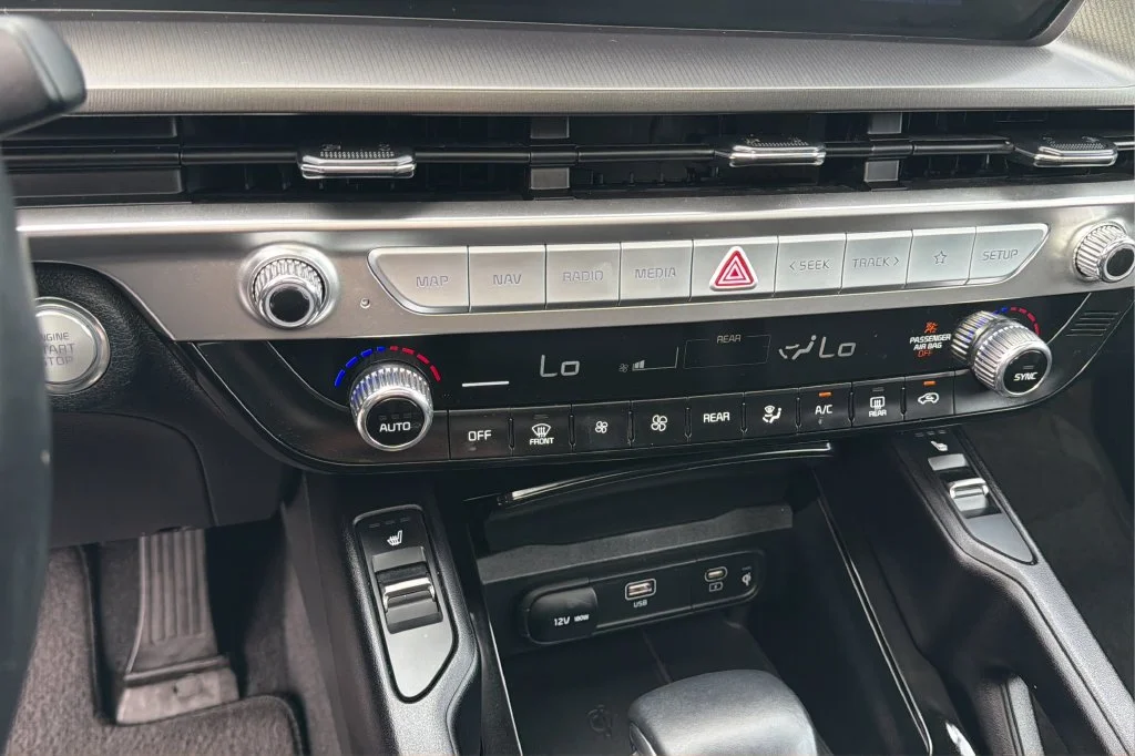 Used 2025 Black Kia S image 29
