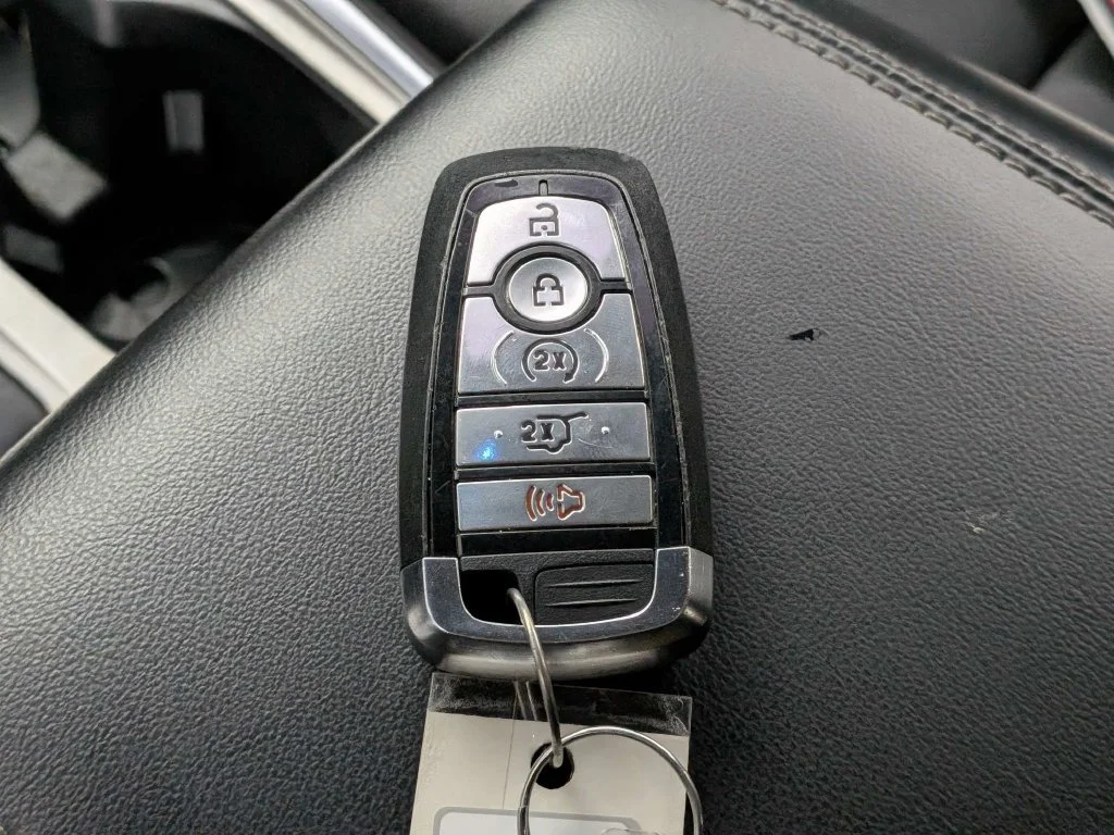 Certified Used 2023 Oxford White Ford Limited image 33