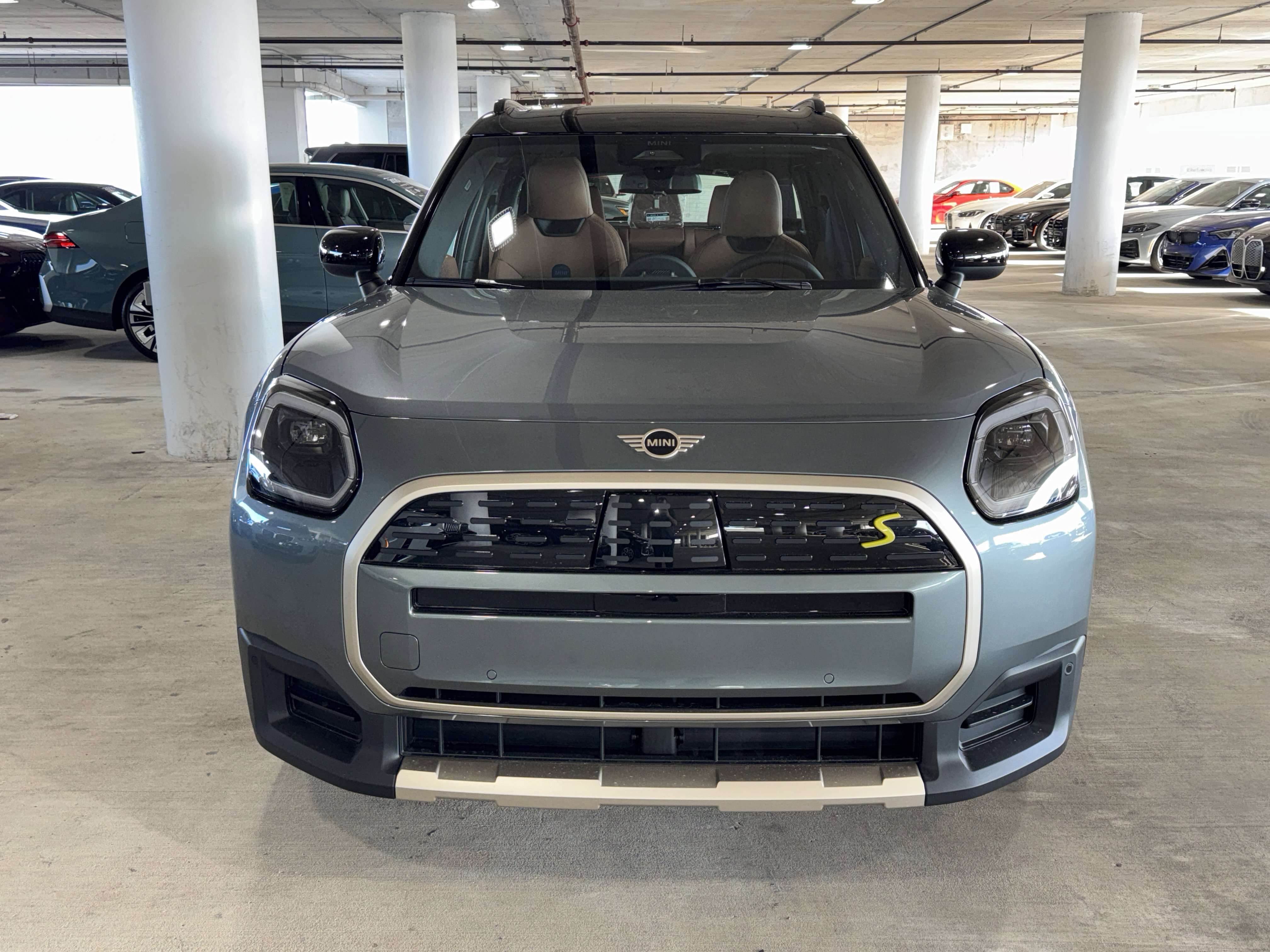 New 2026 Green Metallic MINI SE image 2