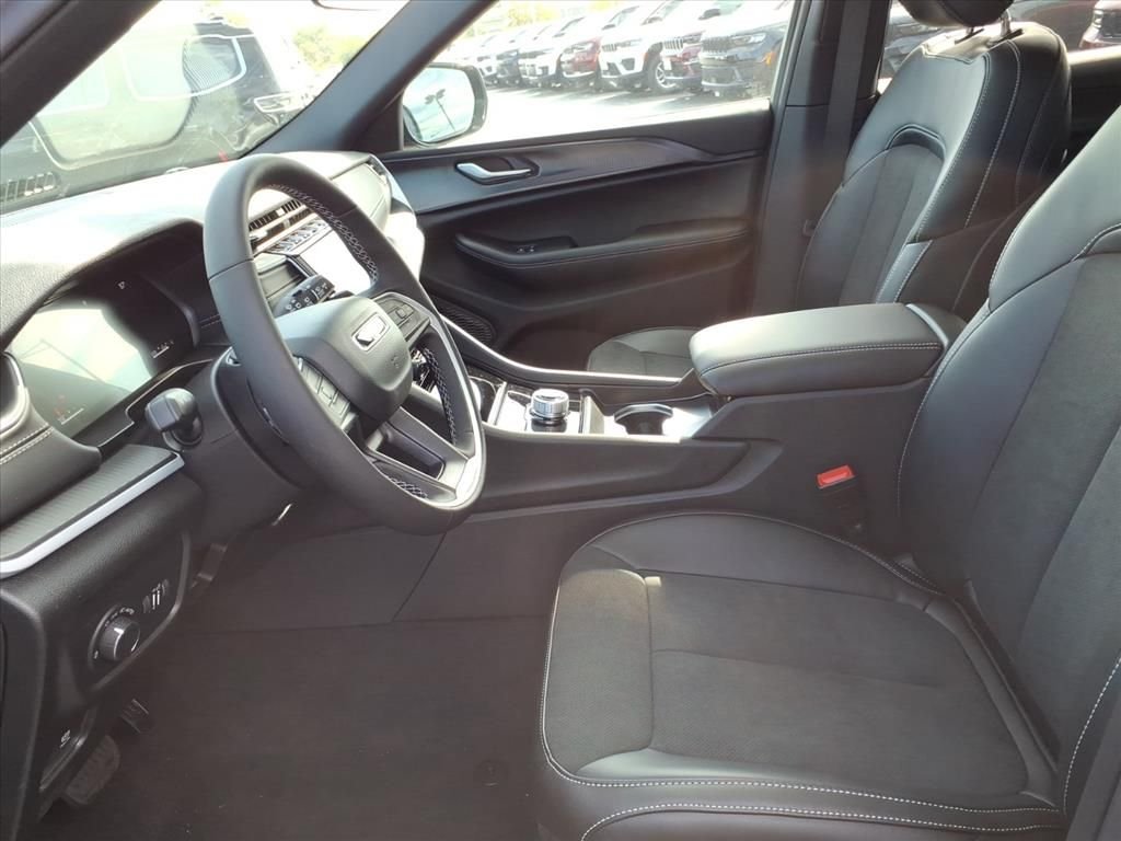 New 2025 Silver Zynith Exterior Paint Jeep Altitude X image 8