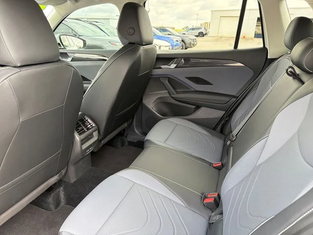Used 2025  Volkswagen 2.0T SE image 21