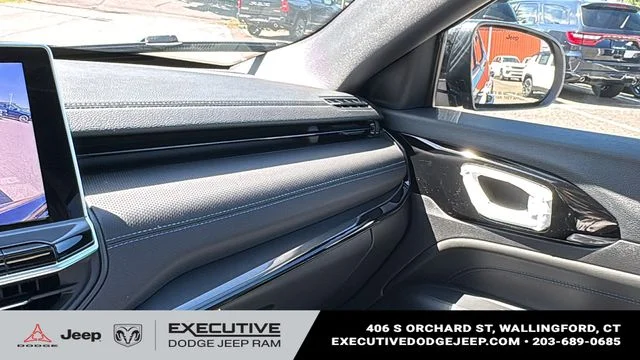 New 2026 Diamond Black Crystal Pearl-Coat Exterior Paint Jeep Limited image 19