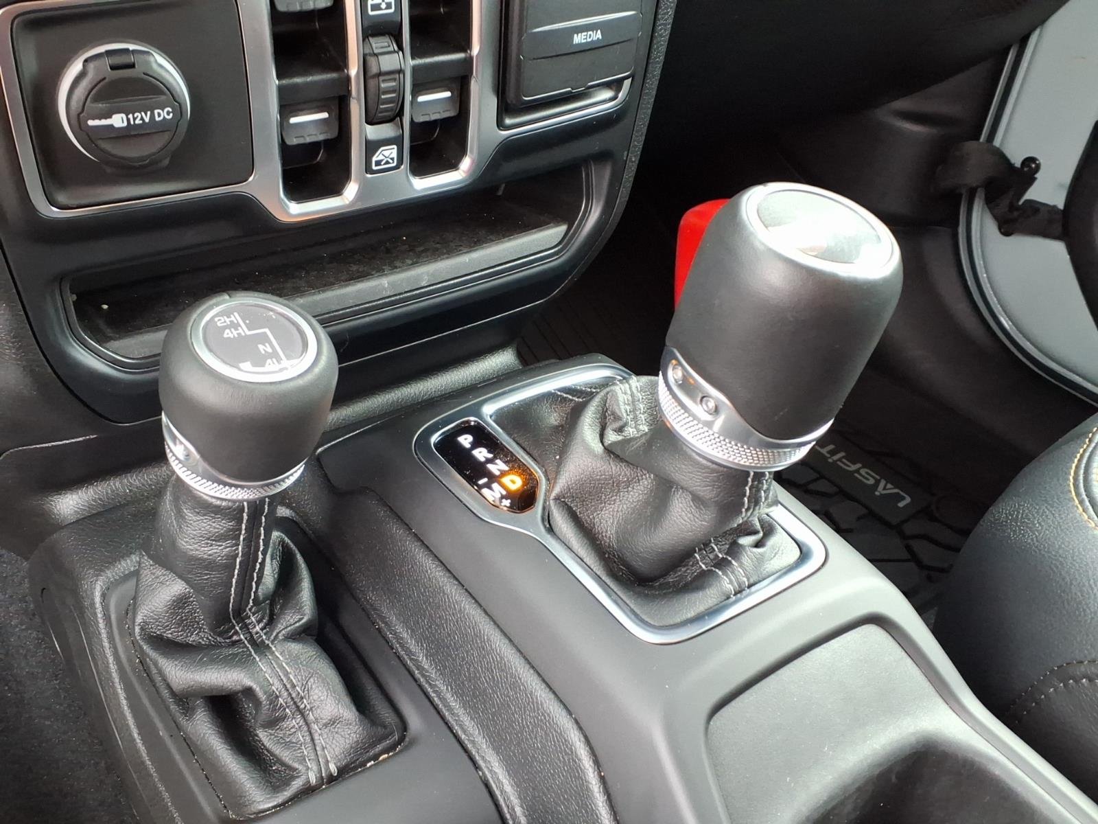 Used 2024 Gray Jeep Sahara image 7