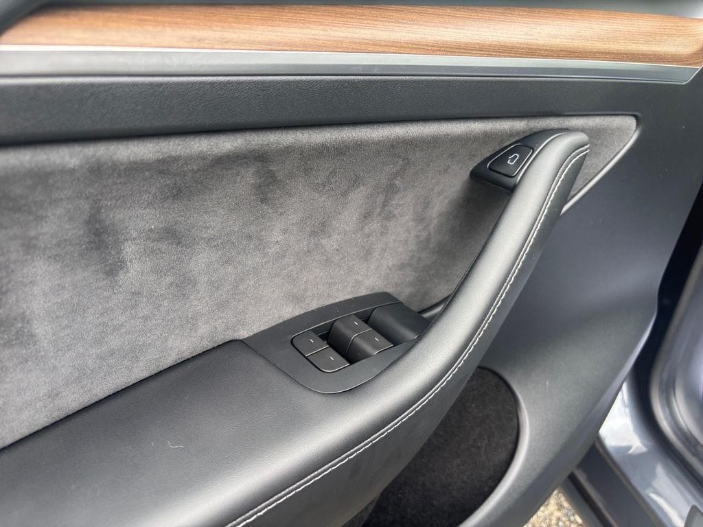 Used 2023  Tesla Long Range image 11