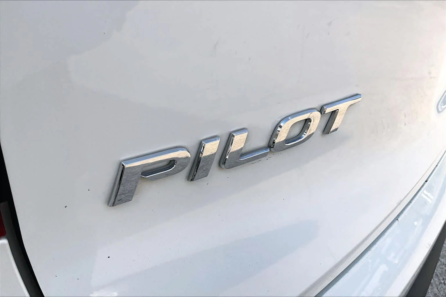 Used 2017 White Diamond Pearl Honda EX-L image 31