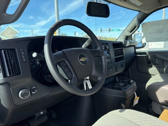 New 2025 Summit White Chevrolet 1WT image 10