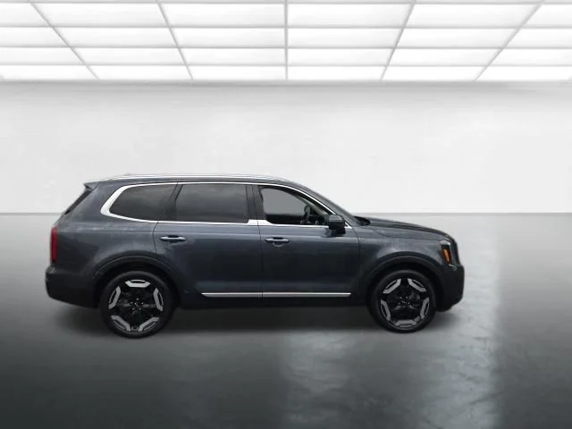 Used 2024 Gray Kia S image 3