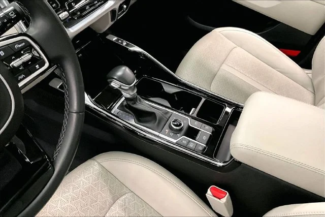 Used 2023 Everlasting Silver Kia SX image 17