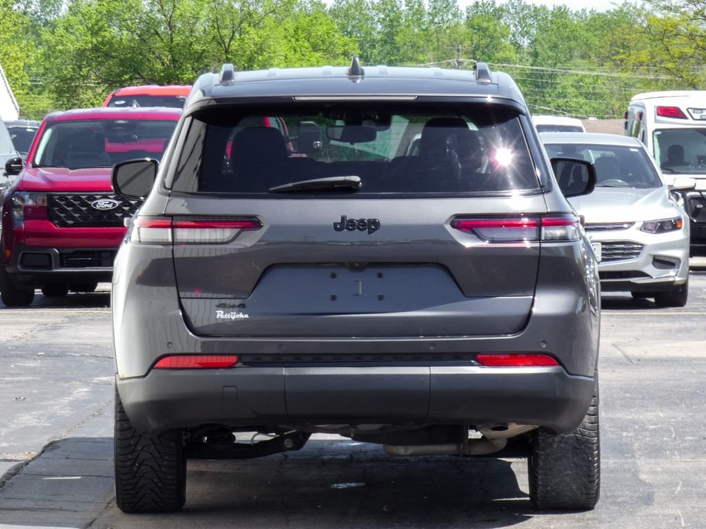 Used 2023 Gray Jeep Altitude image 4