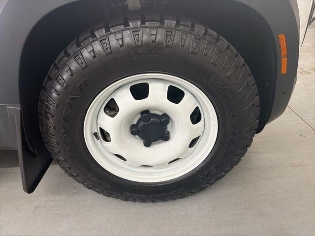 2023 Land Rover Defender S - Photo 26