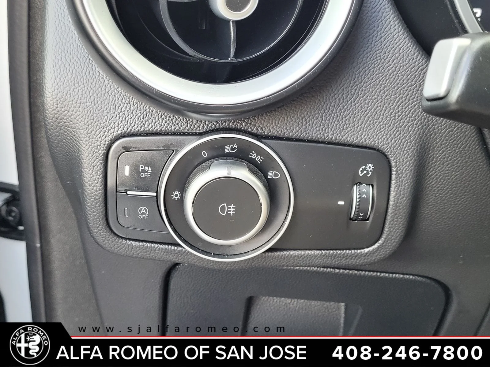 Used 2018 White Alfa Romeo Quadrifoglio image 18