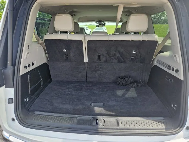 Used 2023 White Jeep Series III image 23