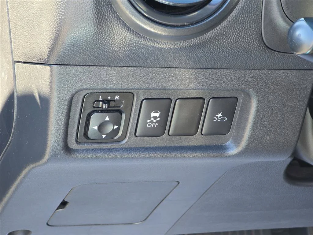 Used 2024 Red Mitsubishi ES image 7