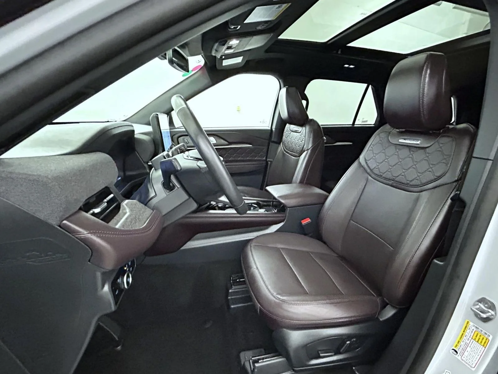 Used 2025 White Ford Platinum image 10