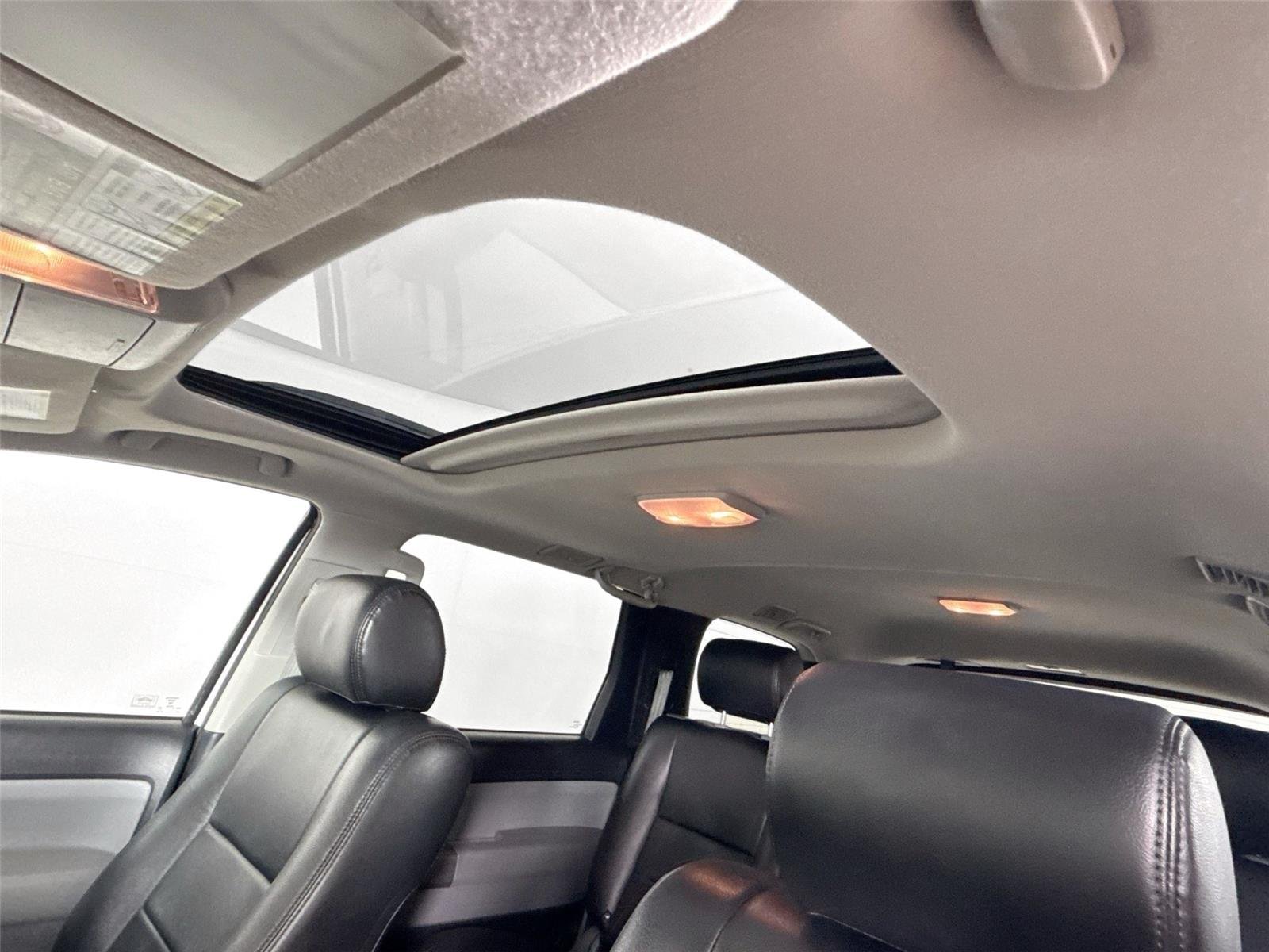 Used 2016 Super White Toyota SR5 image 6