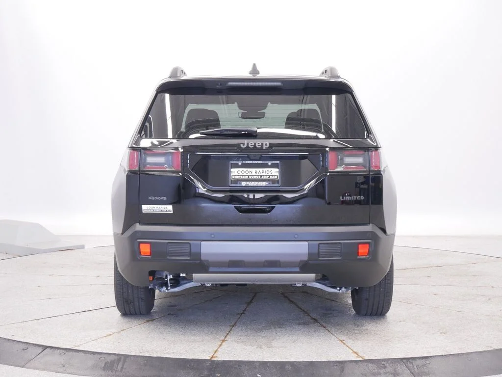New 2026 Diamond Black Crystal Pearlcoat Jeep Limited image 4