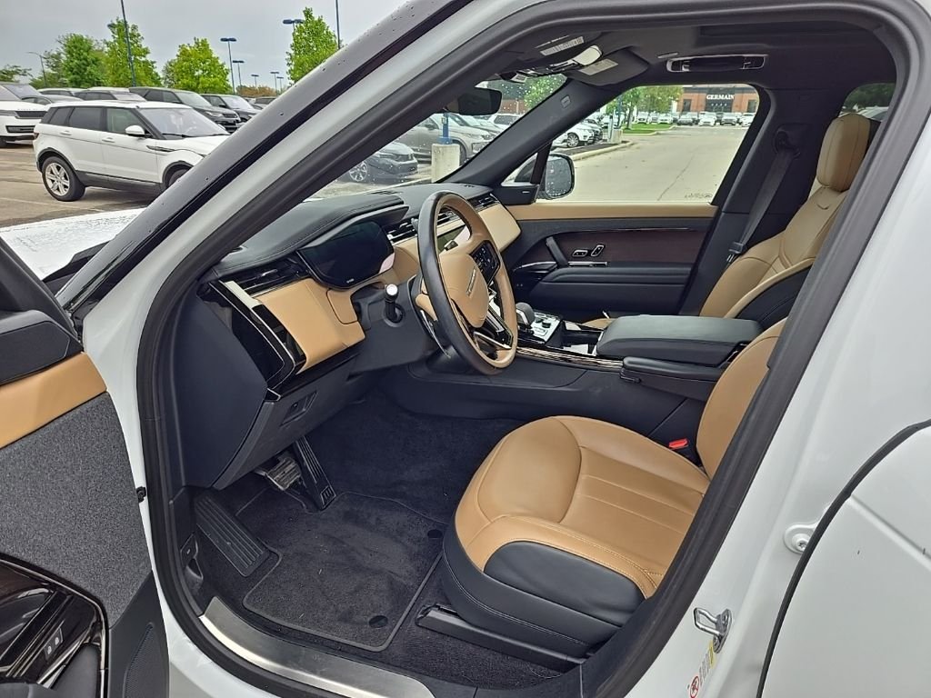 Certified Used 2023 Fuji White Land Rover SE Dynamic image 16