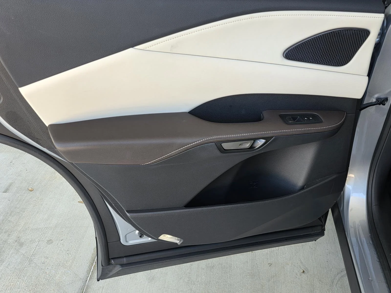Certified Used 2023 Iridium Lexus 350h Premium image 34