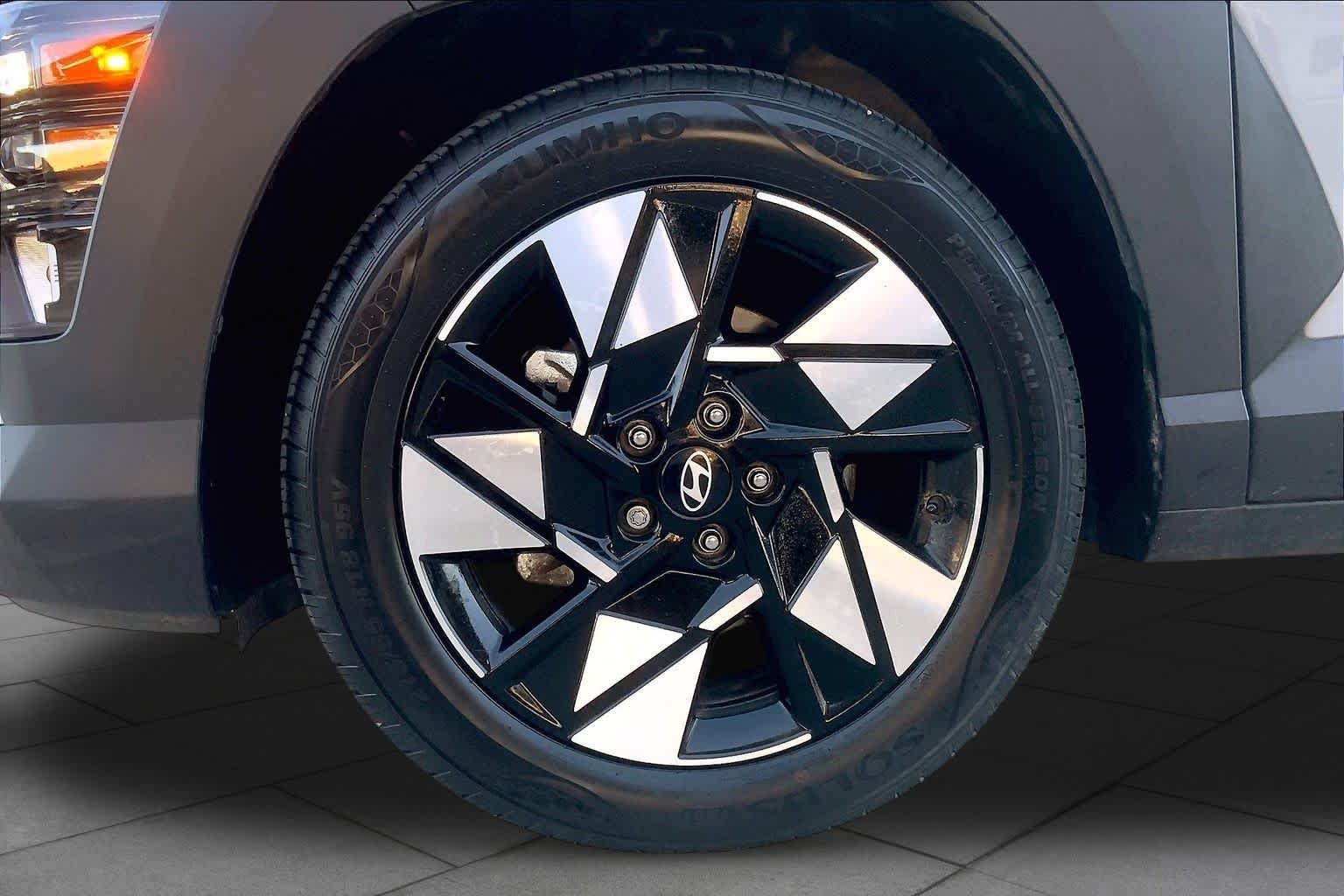 Used 2024 Cyber Gray Metallic Hyundai SEL image 10